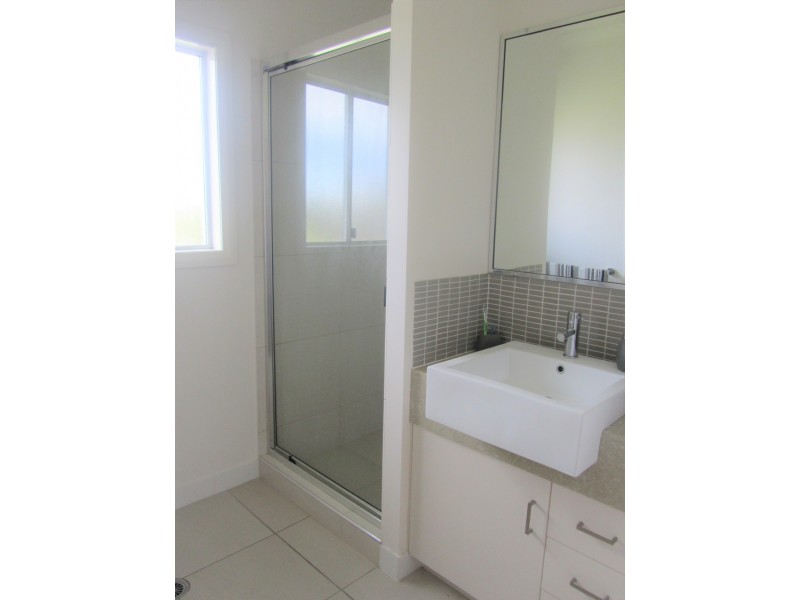 2/19 Margarita Court, Bushland Beach QLD 4818