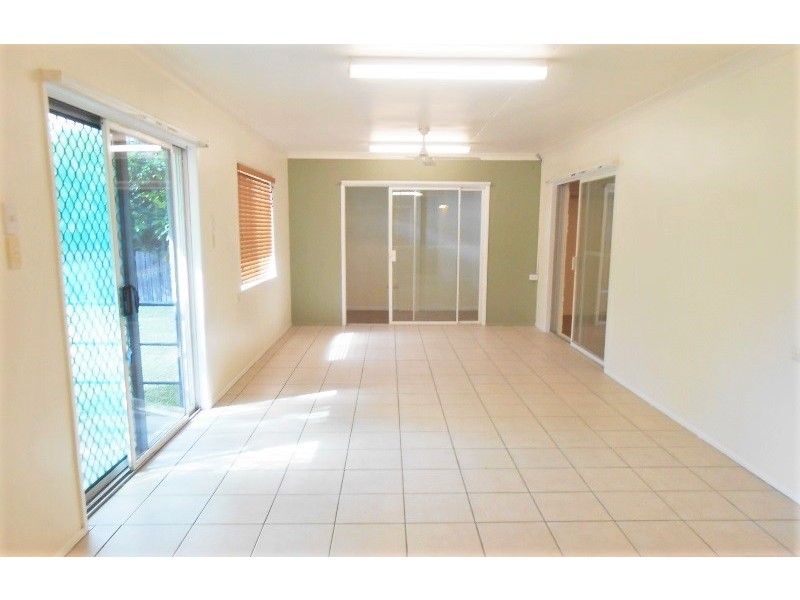12 SARGEANT STREET, Gulliver QLD 4812