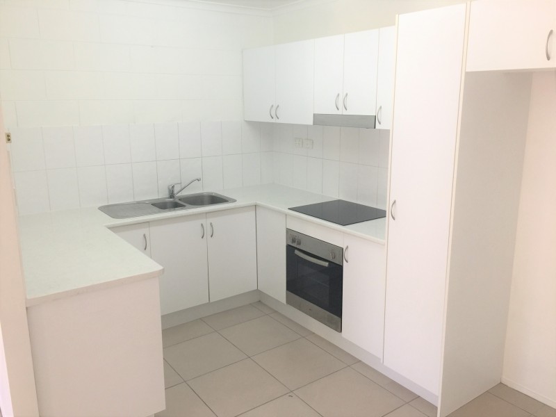 2/132 Queens Road, Hermit Park QLD 4812