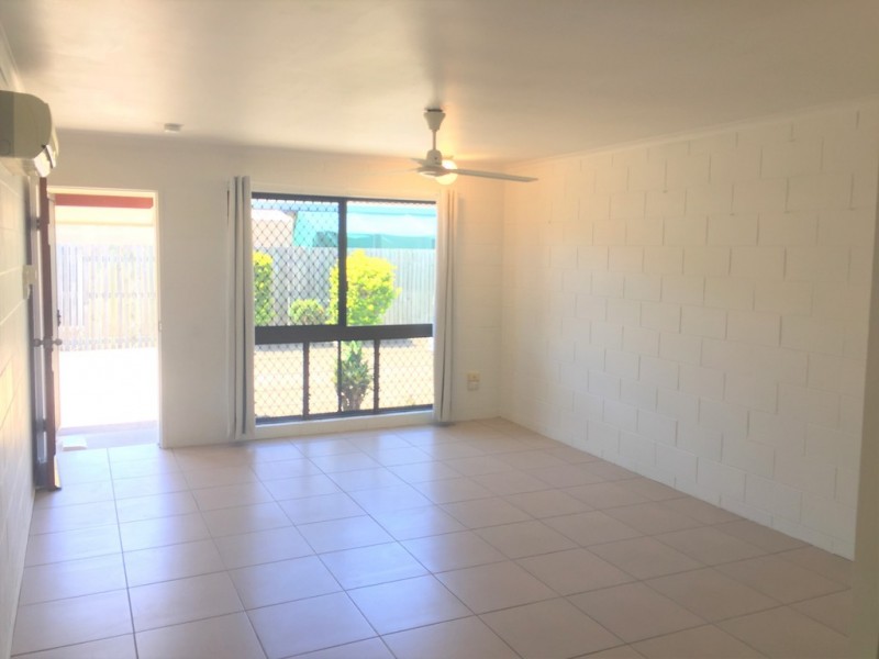 2/132 Queens Road, Hermit Park QLD 4812