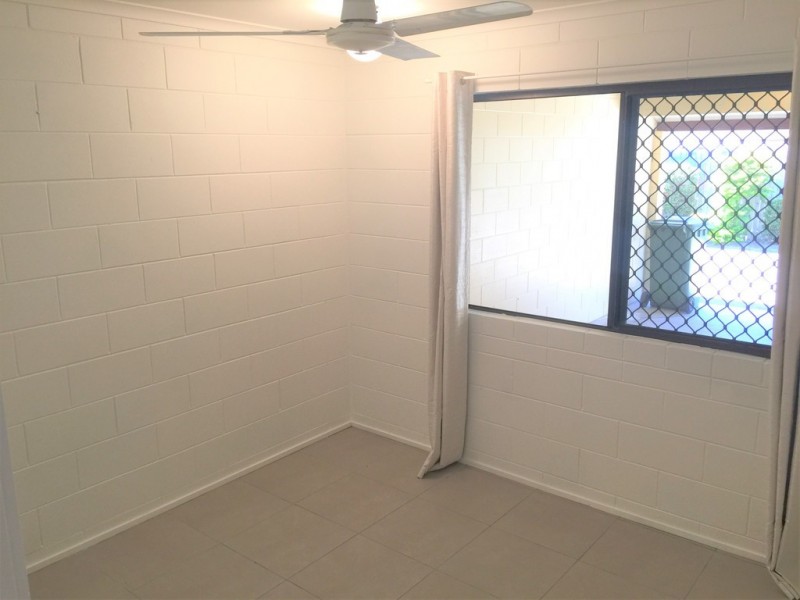 2/132 Queens Road, Hermit Park QLD 4812