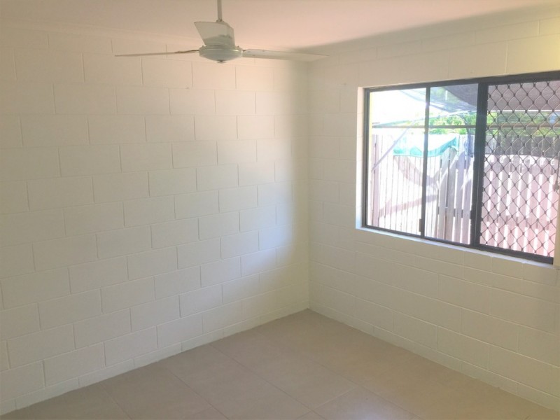 2/132 Queens Road, Hermit Park QLD 4812