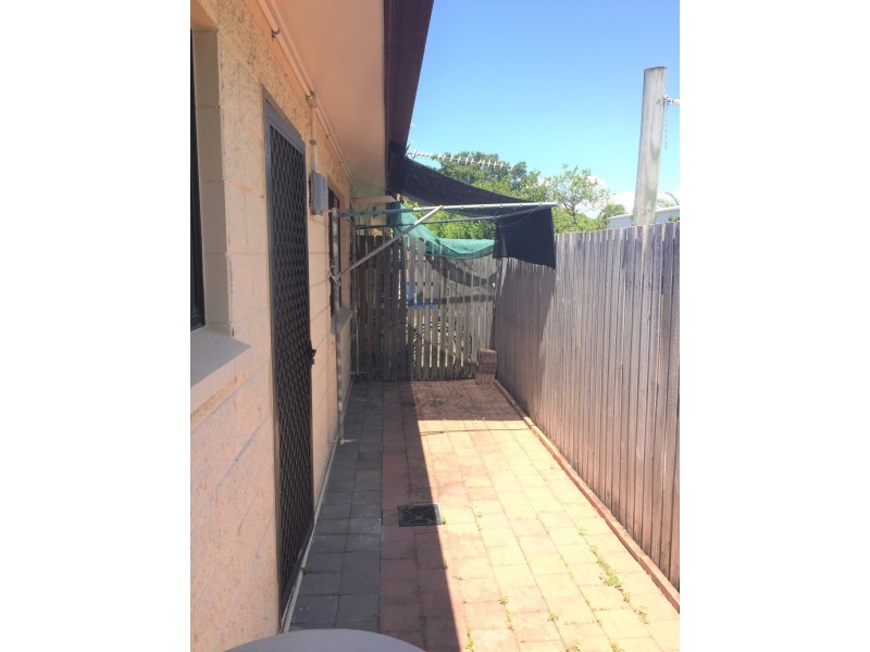 2/132 Queens Road, Hermit Park QLD 4812