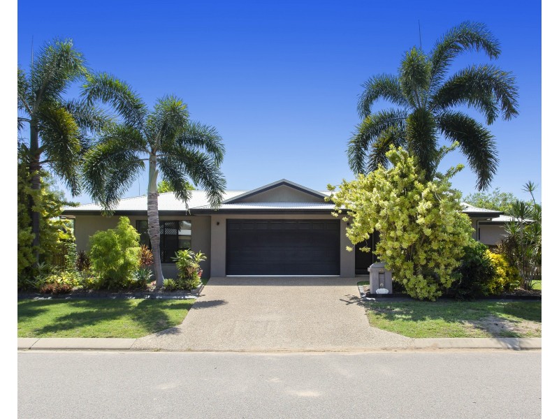 26 Eshelby Street, Bushland Beach QLD 4818