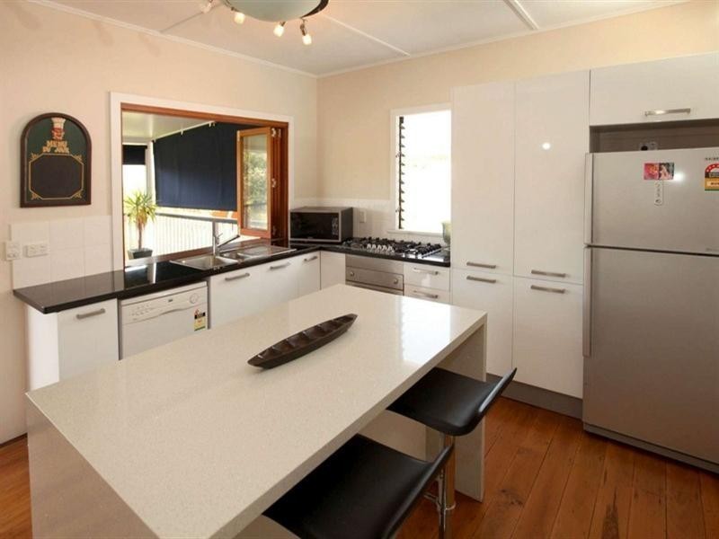 2 Spring street, Hermit Park QLD 4812