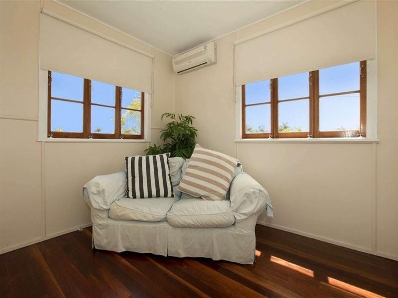 2 Spring street, Hermit Park QLD 4812