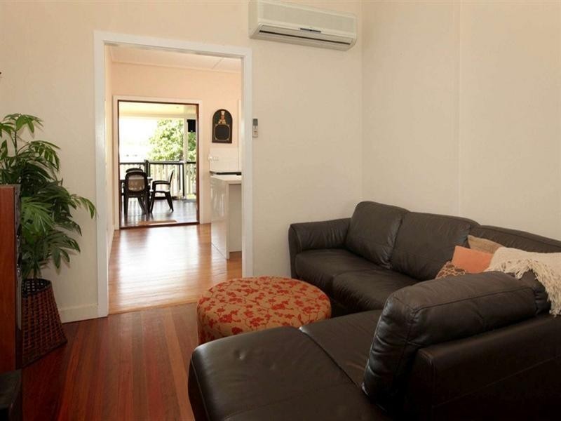 2 Spring street, Hermit Park QLD 4812