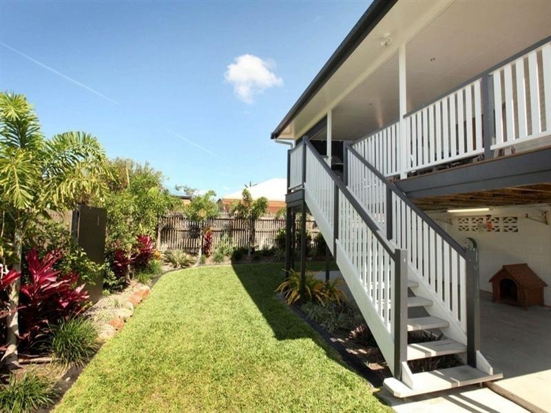 2 Spring street, Hermit Park QLD 4812