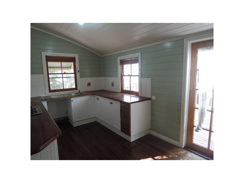 23 Clarendon Street, Hyde Park QLD 4812