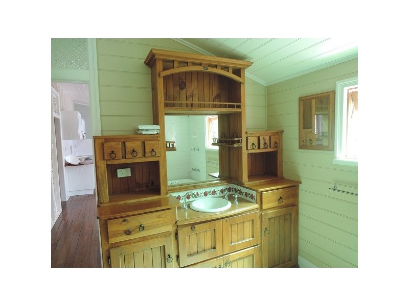 23 Clarendon Street, Hyde Park QLD 4812