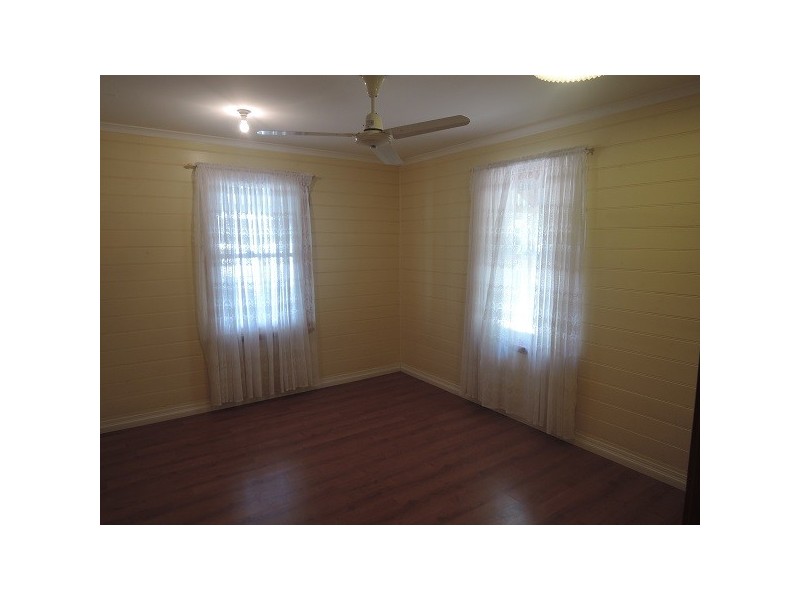 23 Clarendon Street, Hyde Park QLD 4812