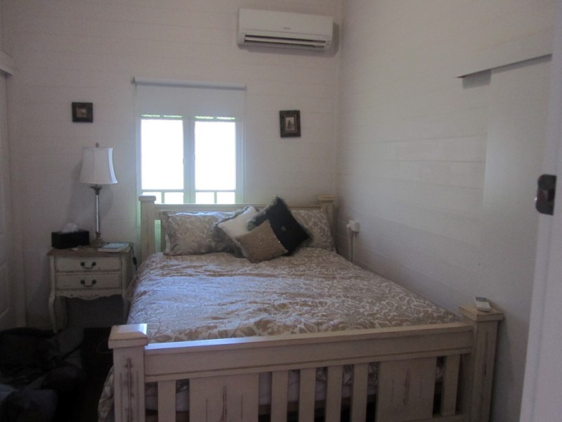 104 Tenth Avenue, Railway Estate QLD 4810