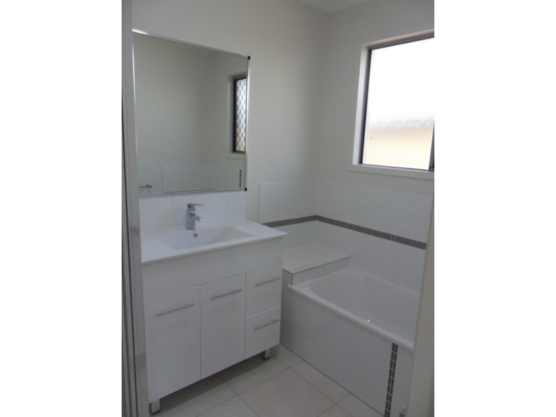 9 Roosevelt Loop, Mount Louisa QLD 4814