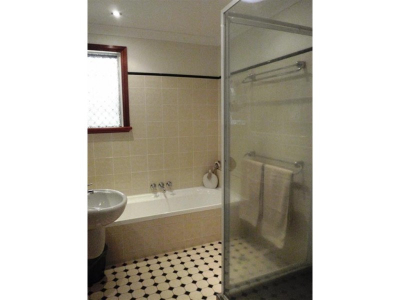 10 Carmody Street, Hermit Park QLD 4812