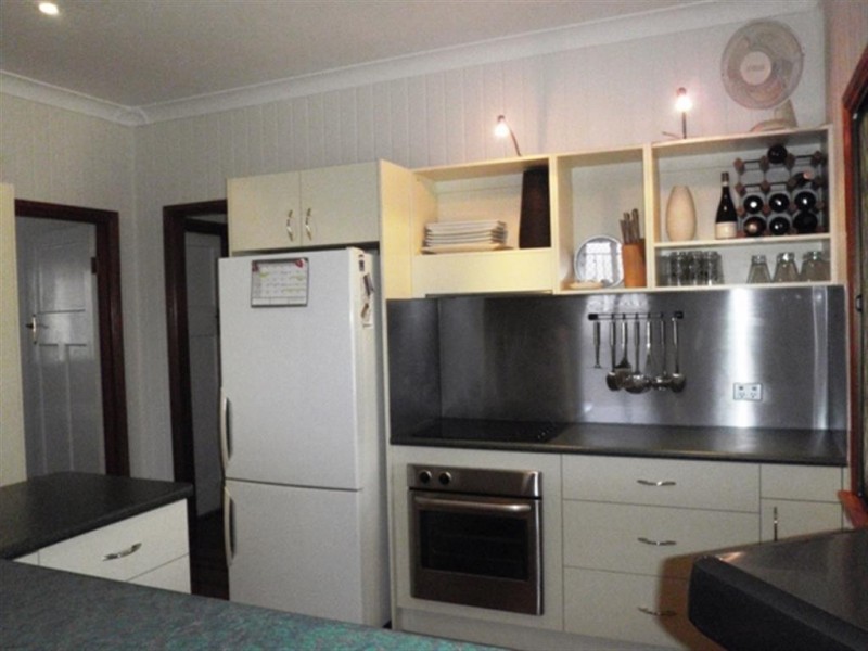 10 Carmody Street, Hermit Park QLD 4812