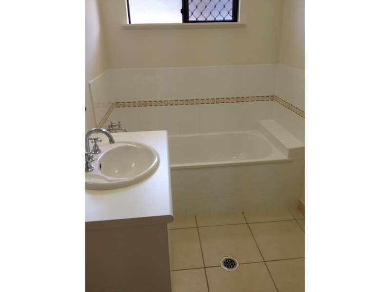 4 Afton Way, Mount Louisa QLD 4814