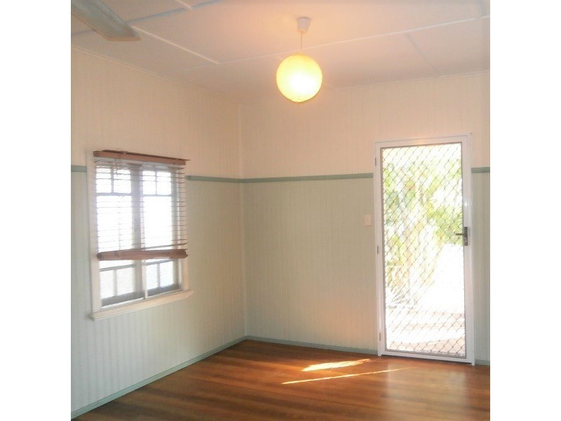 8 Jermyn Street, Hyde Park QLD 4812