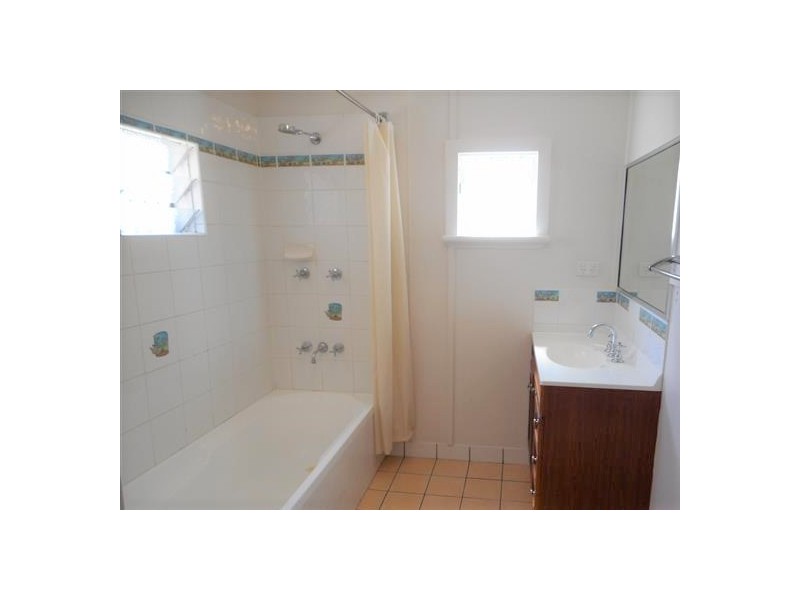 8 Jermyn Street, Hyde Park QLD 4812