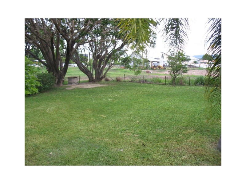 8 Jermyn Street, Hyde Park QLD 4812