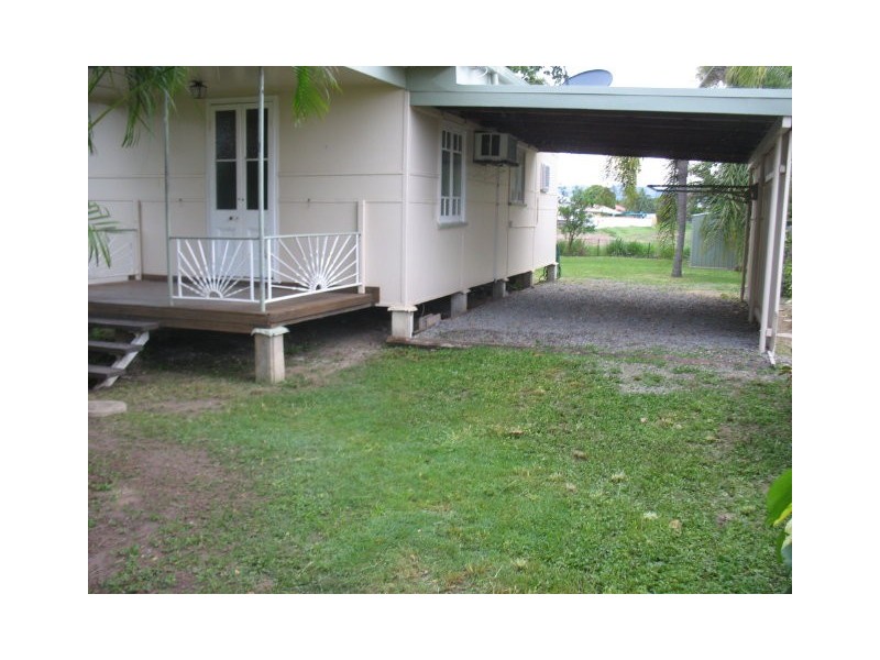 8 Jermyn Street, Hyde Park QLD 4812