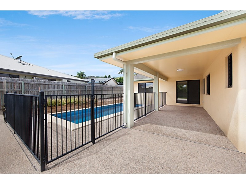 10 Crestbrook Drive, Mount Louisa QLD 4814