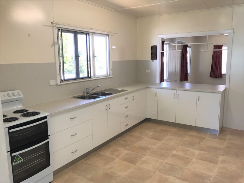 11 Claude Street, West End QLD 4810