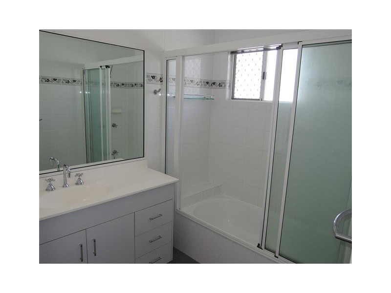 2/19 Second Avenue, Railway Estate QLD 4810