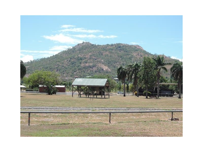 2/19 Second Avenue, Railway Estate QLD 4810