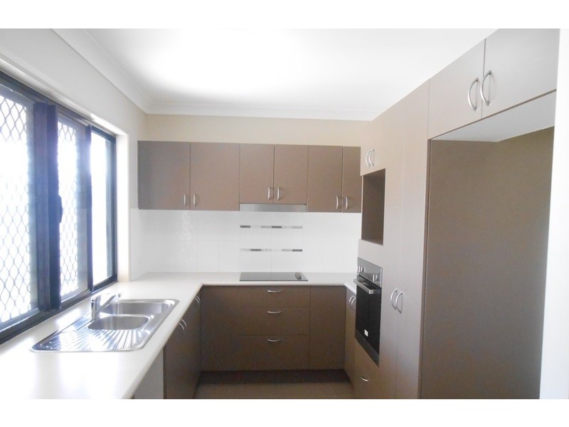 35 Ellsworth Drive, Mount Louisa QLD 4814