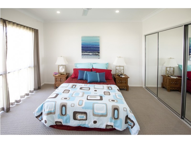 19 Bilbao Place, Bushland Beach QLD 4818