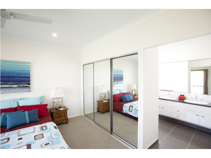 19 Bilbao Place, Bushland Beach QLD 4818