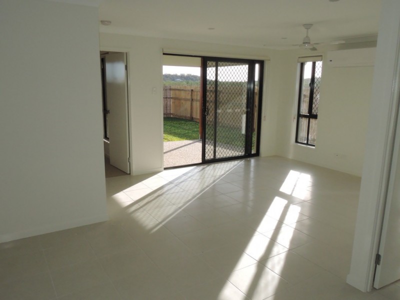 1/17 Barklya Street, Mount Low QLD 4818