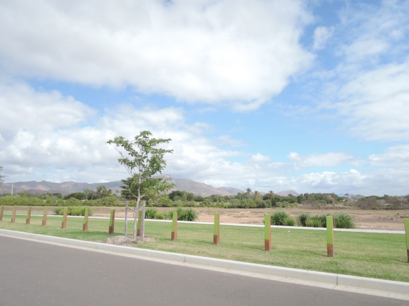 2/9 Intelligence Street, Oonoonba QLD 4811