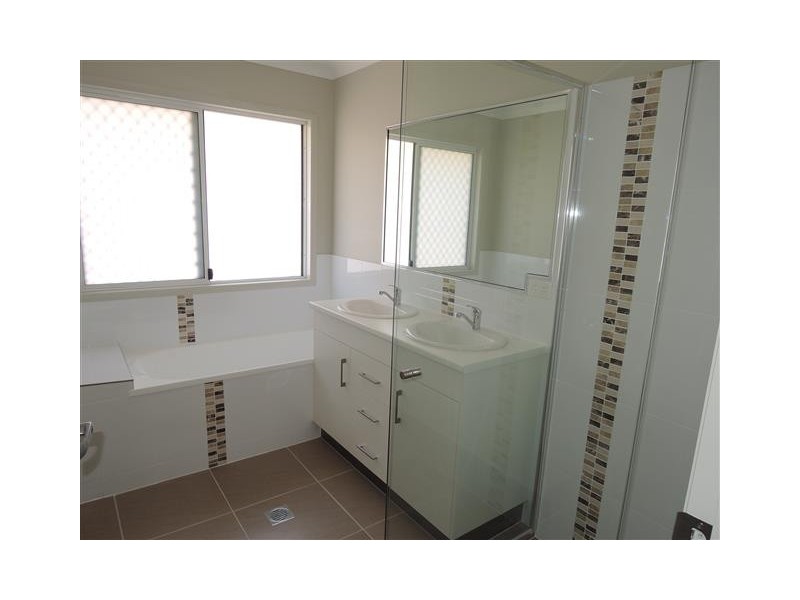 136 River Parks Boulevard, Kelso QLD 4815