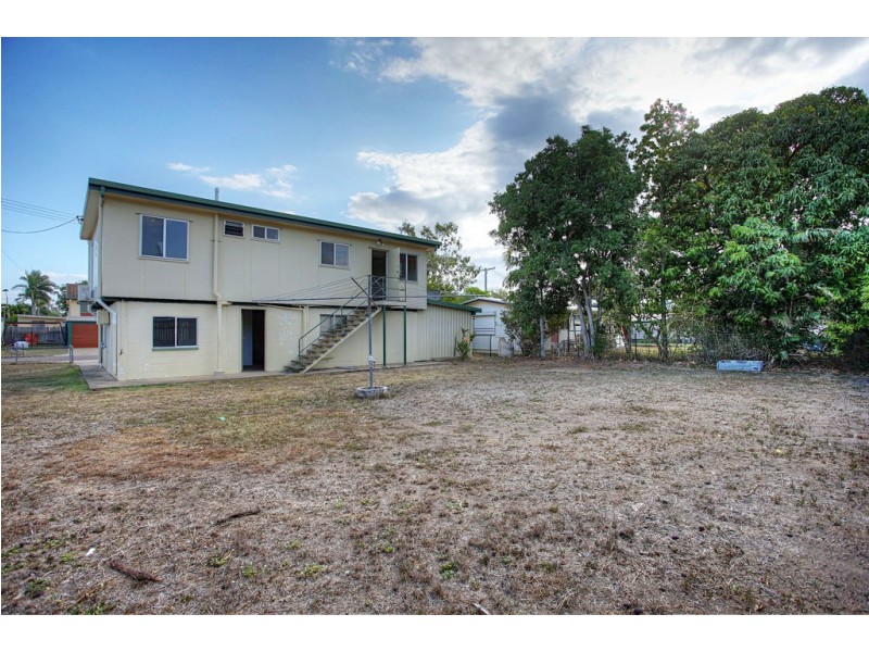 10 Hart Street, Kirwan QLD 4817