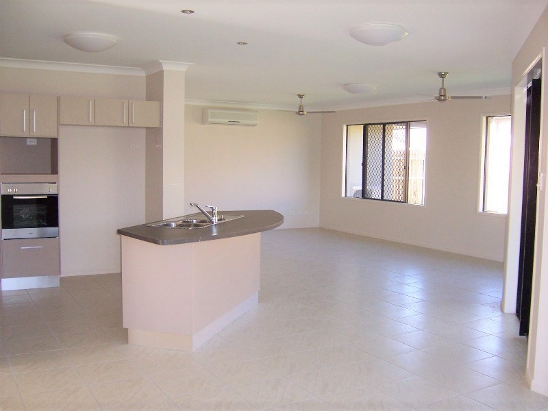 4 Mentmore Court, Bushland Beach QLD 4818