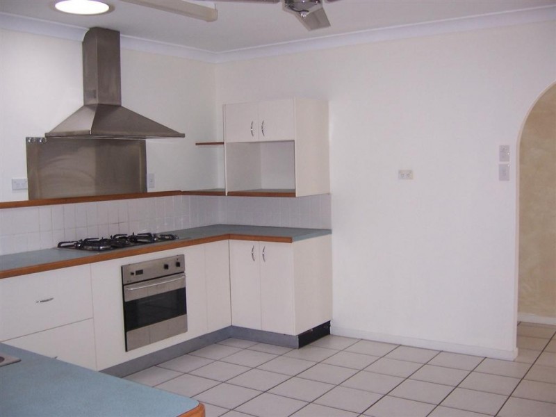 5 Sandalan Court, Bushland Beach QLD 4818