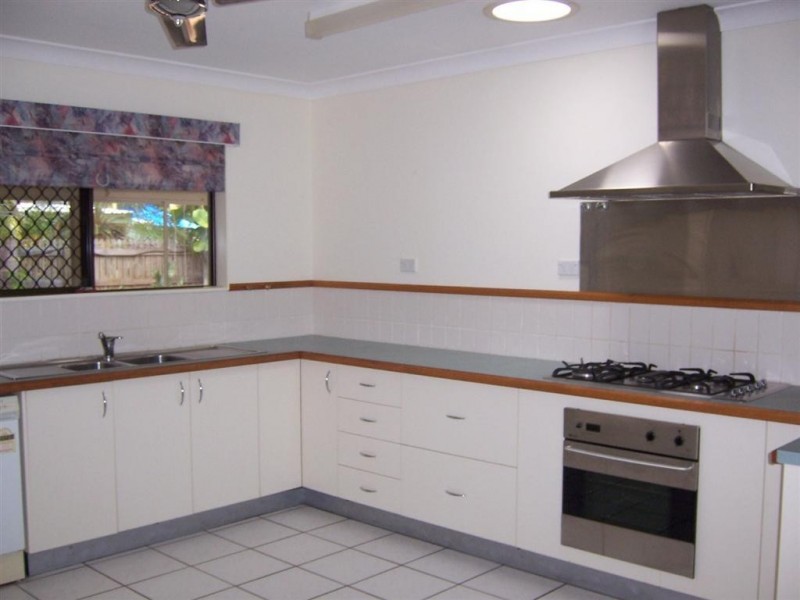 5 Sandalan Court, Bushland Beach QLD 4818