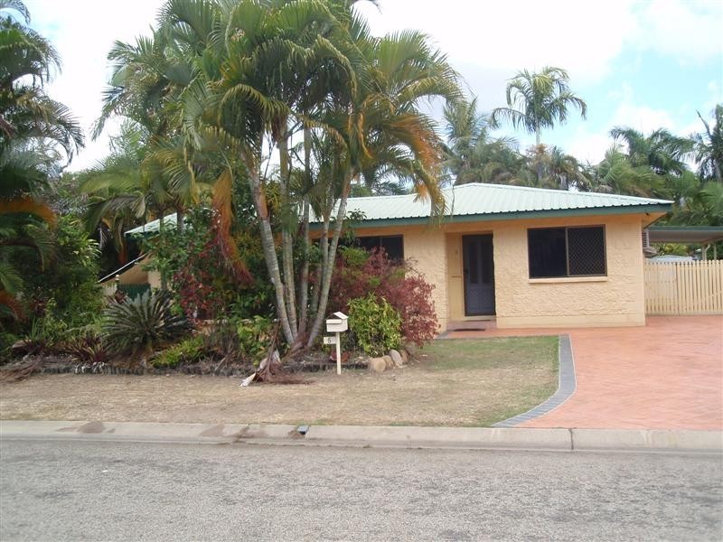 5 Sandalan Court, Bushland Beach QLD 4818