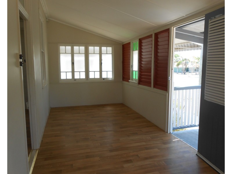 54 Queens Road, Hermit Park QLD 4812