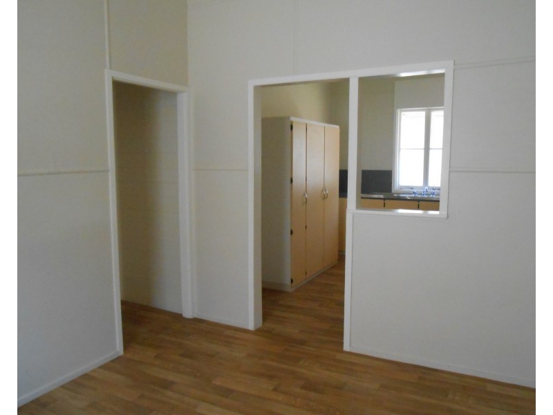 54 Queens Road, Hermit Park QLD 4812