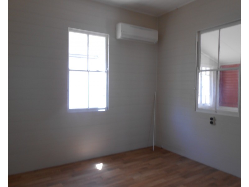 54 Queens Road, Hermit Park QLD 4812