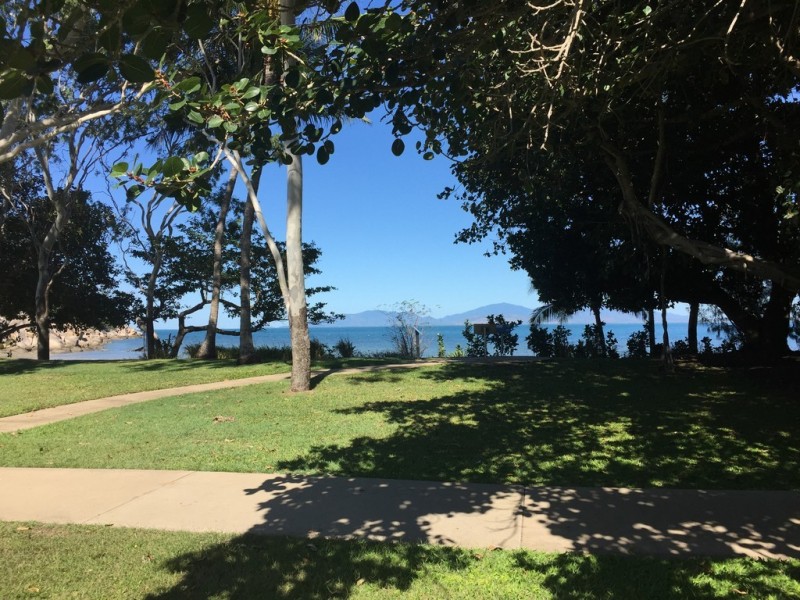 8 /11-19 Esplanade, Picnic Bay QLD 4819