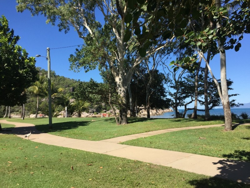 8 /11-19 Esplanade, Picnic Bay QLD 4819