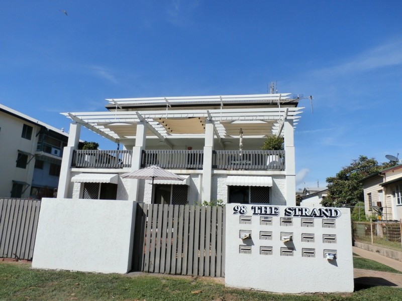 8/98 The Strand, North Ward QLD 4810