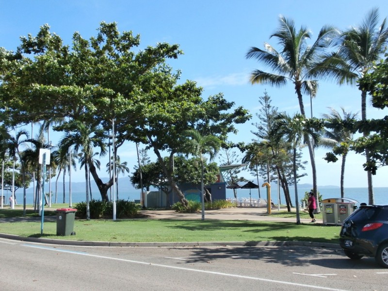 8/98 The Strand, North Ward QLD 4810