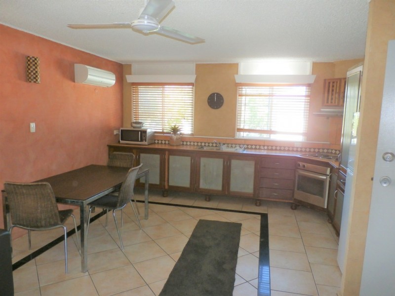 8/98 The Strand, North Ward QLD 4810