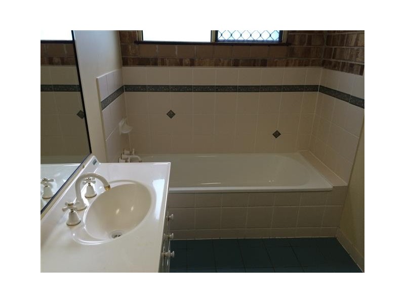 7 Hillgrove Court, Bushland Beach QLD 4818