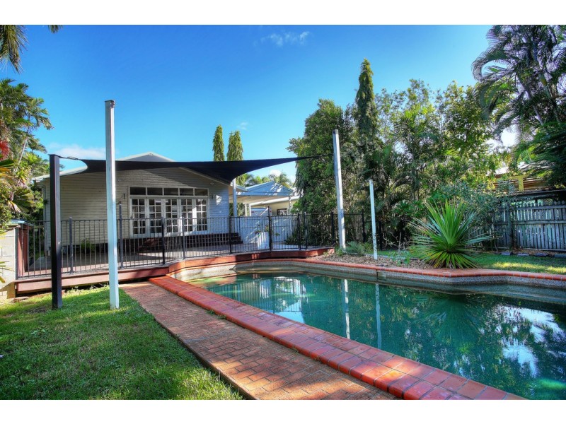 4 Hammond Street, Mysterton QLD 4812