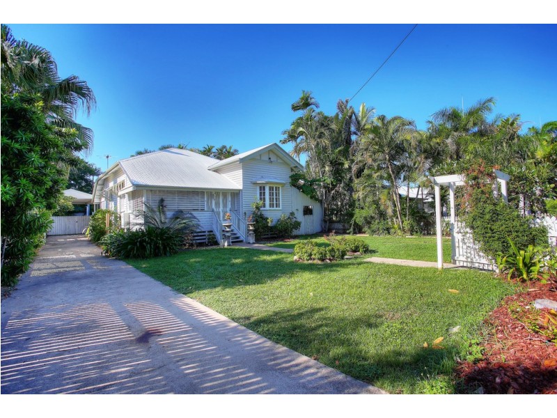 4 Hammond Street, Mysterton QLD 4812